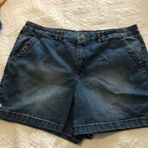 Gloria Vanderbilt denim shorts